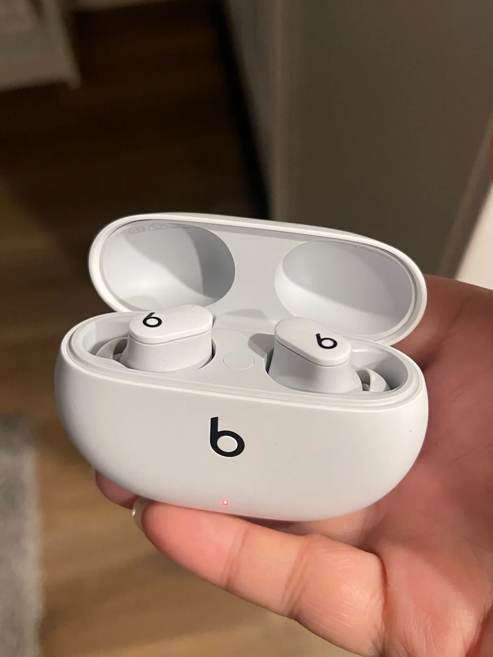 Beats by Dre White True Wireless Earbuds with Charging Case